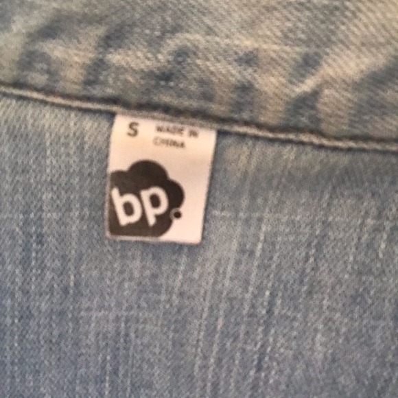 B.P. Jean Jacket in Light Wash - Picture 3 of 4